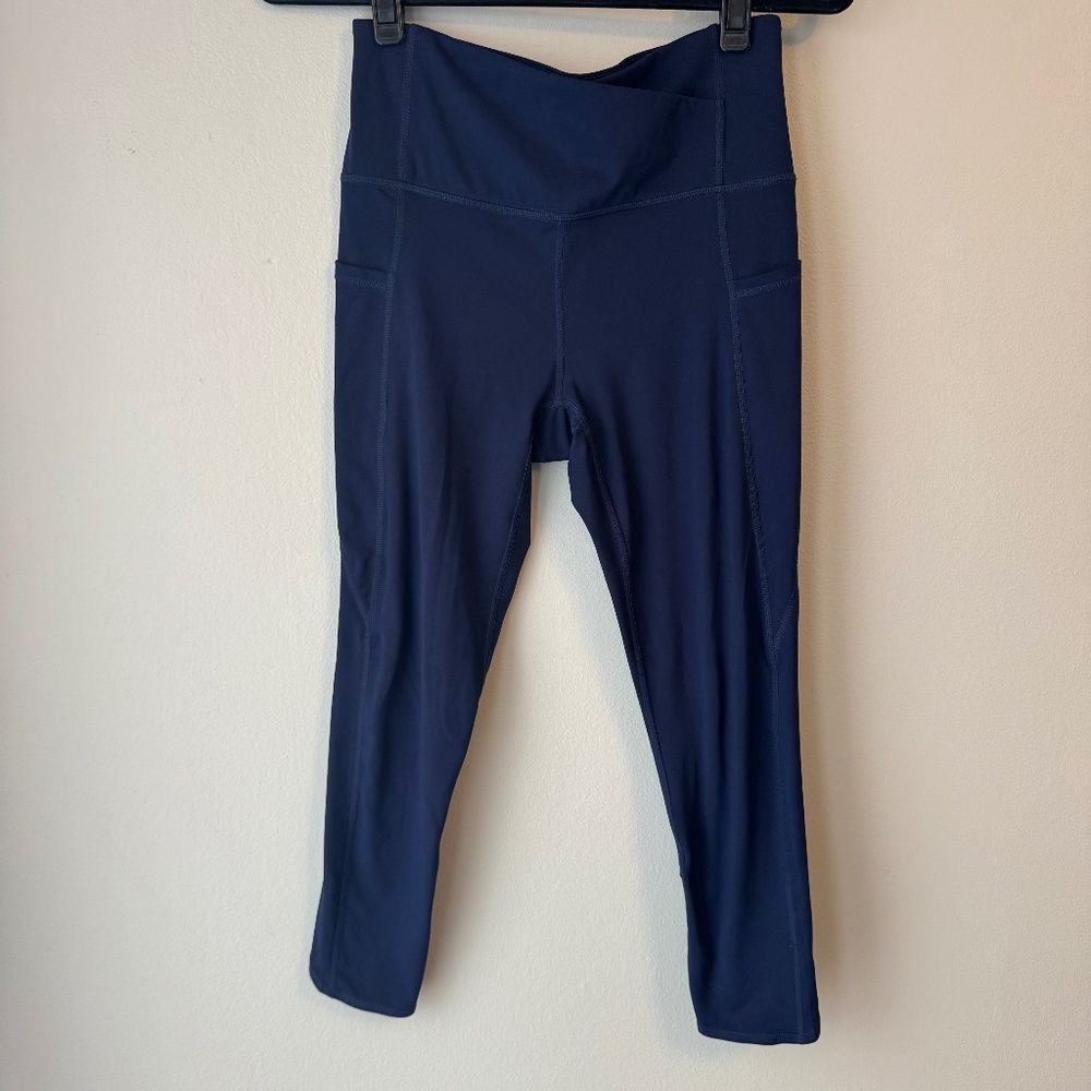 EUC Women’s Navy Blue Gaiam ¾ length Leggings size Small